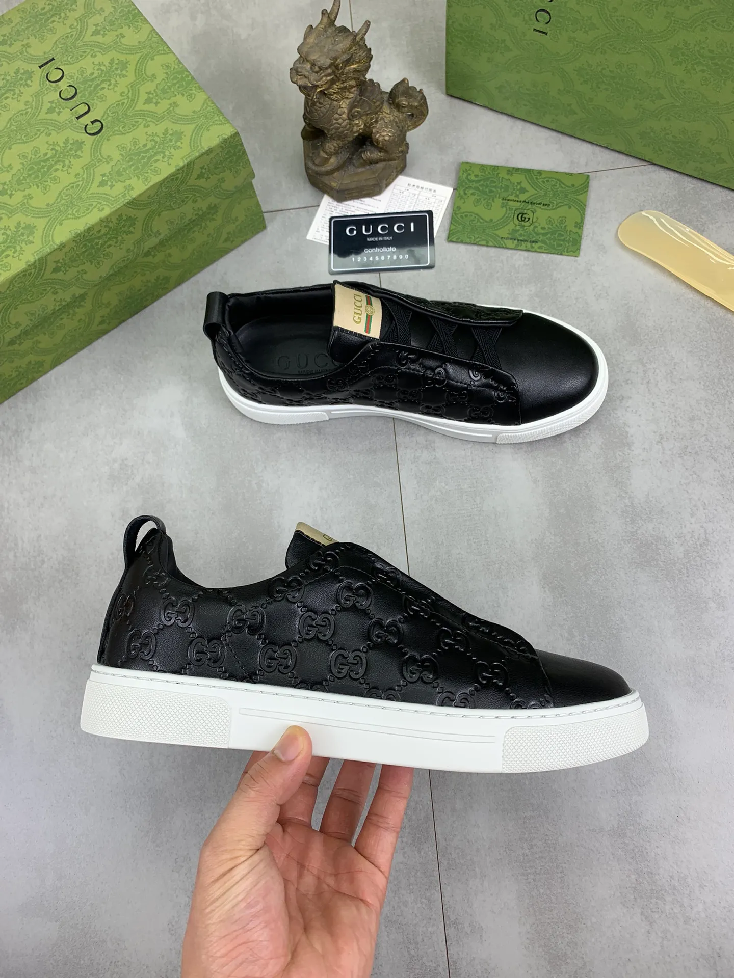 Men's shoes 💰P460💰[New model] (GUCCI) official website's latest 🎁🎁casual and fashionable men's shoes👟, hot style 💥 style is simple and elegant, exclusive for trendy men. Unique official website's latest brand double G elements Original 👑Gucci decoration, fashionable and generous, the fabric is original frosted calfskin✅Full imported sheepskin lining, the official website specifies wear-resistant, lightweight original rubber casual outsole, the classic model is taken in kind at the counter🎬38-44 Black or white optional